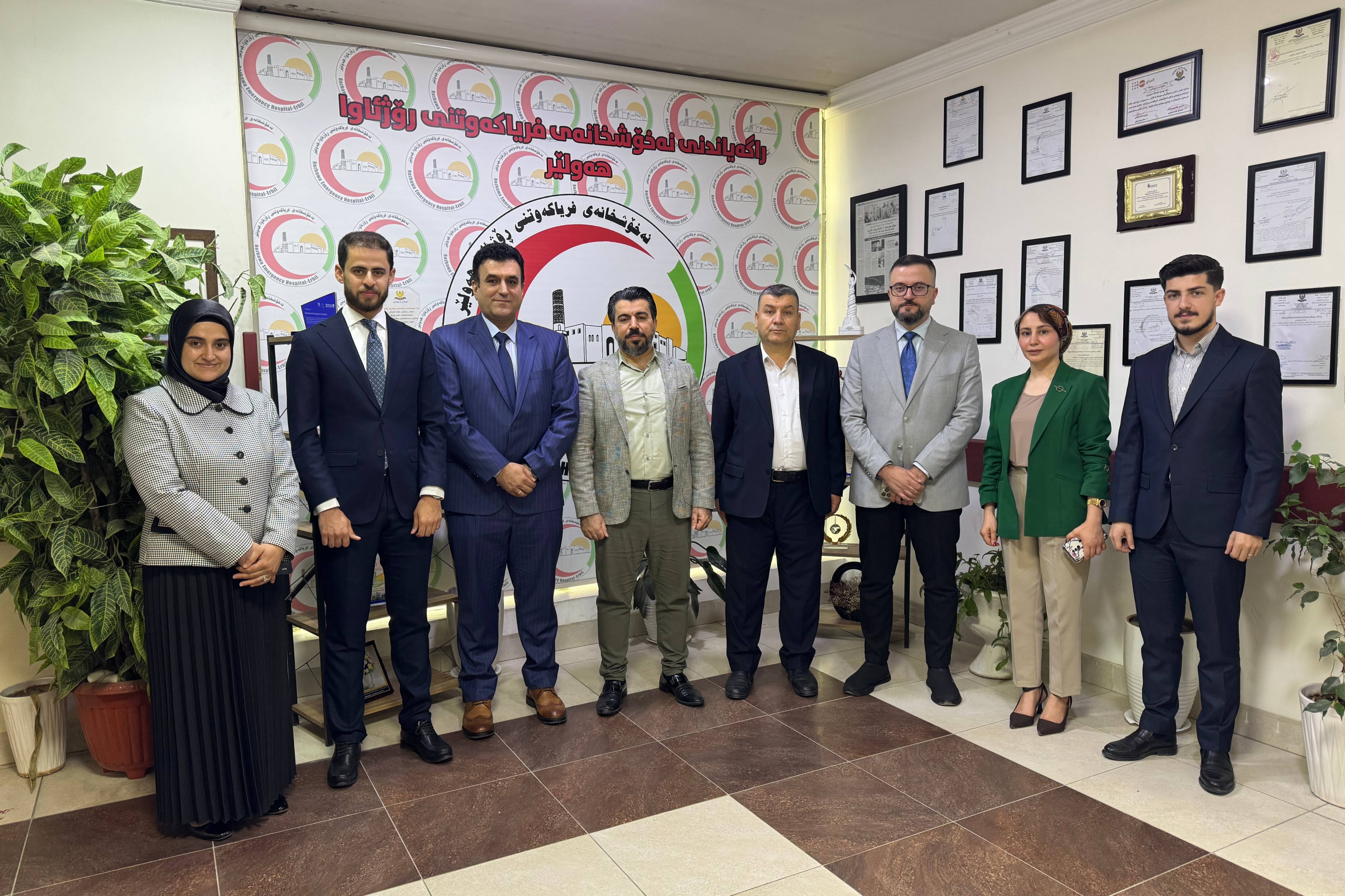 سەردانی شاندێکی پەیمانگەی تەکنیکی و پیشەیی بێست بۆ نەخۆشخانەی فریاکەوتنی ڕۆژئاوا